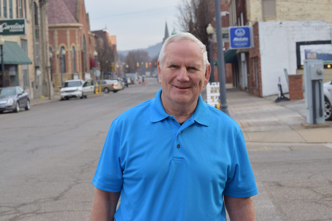 Martins Ferry’s Larry Deaton He’s always lending a hand News, Sports